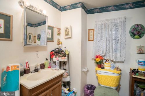 864 Broad St, Trenton NJ 08610-6008 exterior