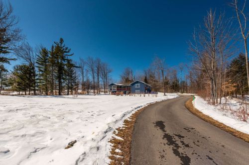 103 Andover Rd, New London, NH 03257-5903