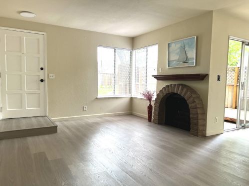1050 Delna Manor Ln, San Jose, CA 95128-3457
