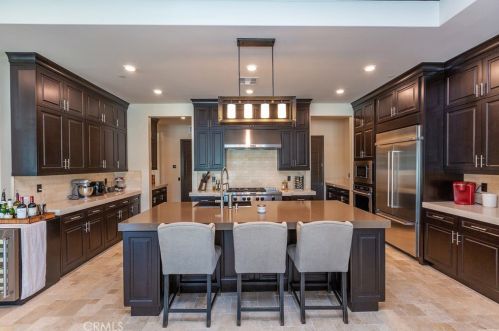 16105 Mariposa Ave, Riverside CA  92504 exterior