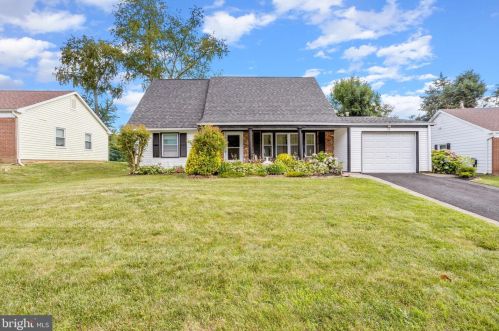 29 Ember Ln, Willingboro, NJ 08046-2419