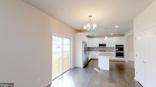 330 Clarendon Ave, Trenton, NJ 08620-1218
