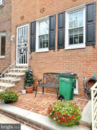 2814 12th St, Philadelphia, PA 19133-1237