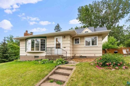 301 21st Ave, Duluth, MN 55806-1626