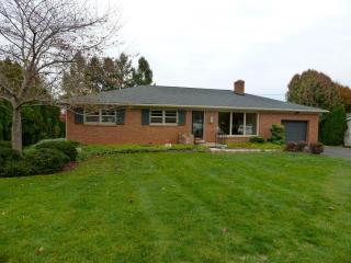 609 Enfield Dr, Lancaster, PA 17601-5810