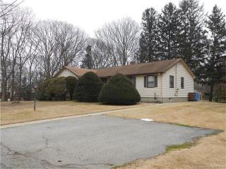 14 Sanford Dr, Huntington, CT 06484-5507