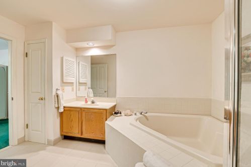 314 Brickhouse Rd, Princeton NJ  08540-7352 exterior