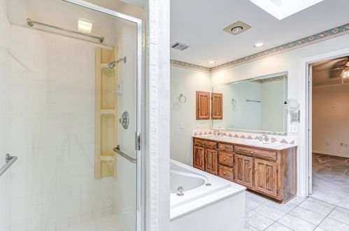 2817 Laurel Oaks Dr, Garland TX  75044-6944 exterior