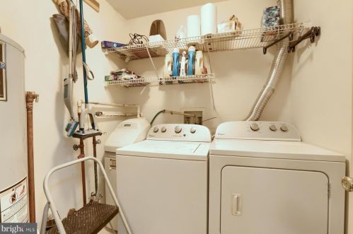 5 Thornhill Ct, Carlisle PA  17015-7669 exterior