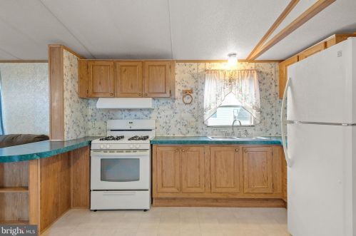 207 Sunningdale Ct, Lancaster PA  17603-2185 exterior