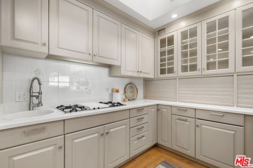 2575 Gardner Pl, Glendale CA  91206-3018 exterior