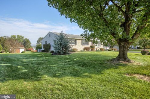 7936 Umberger St, Harrisburg, PA 17112