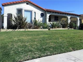 9818 Harvard, Los Angeles CA  90047-3819 exterior