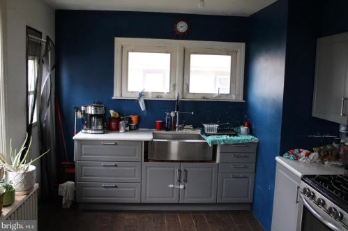 17 Barnard Ave, Gloucester, NJ 08030-2102