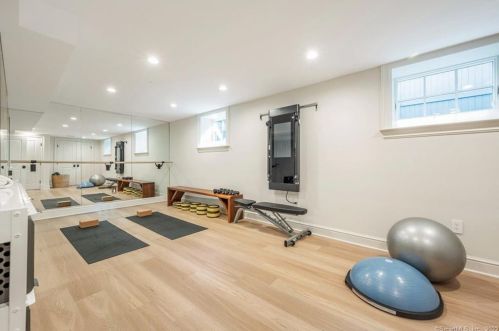 124 Havemeyer Pl, Greenwich CT  06830-6332 exterior