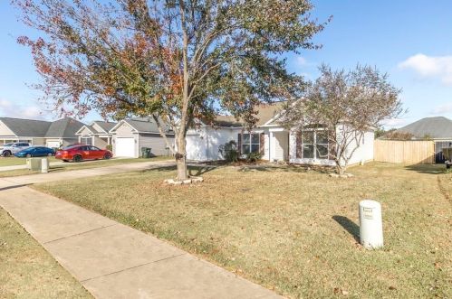 302 Tug Ct, Warner Robins GA  31088-2098 exterior