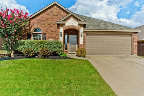 8613 Vista Royale Dr, Fort Worth, TX 76108-7944