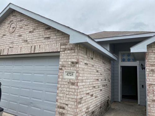 4728 Barnhill Ln, Fort Worth TX  76135-2534 exterior