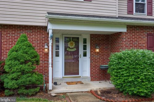 1836 Sturbridge Dr, Lancaster, PA 17601-6228