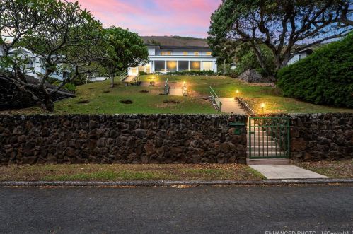 2442 Sonoma St, Honolulu, HI 96822-1917