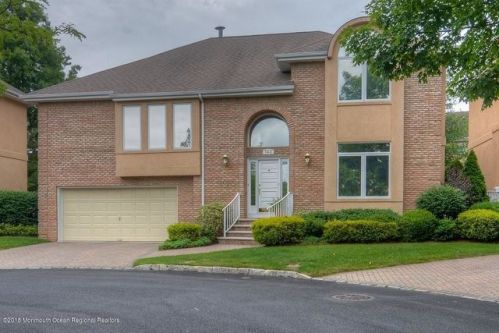 144 Panther Valley Ct, Holmdel Village, NJ 07733-2540