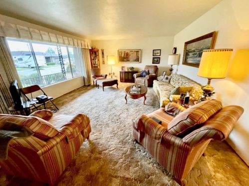 715 Baker Dr, Ripon, CA 95366-2519