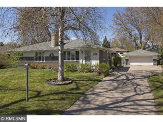 2289 Navajo Rd, Saint Paul, MN 55109-1707