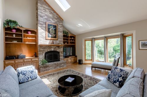 6529 Bentley Ave, Willowbrook IL 60527-1832 exterior