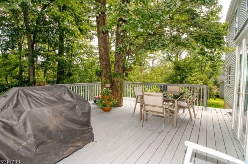 7 Wooded Hl Ln, Dover NJ  07869-3821 exterior