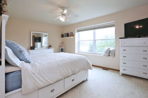 809 Burning Trl, Carol Stream IL  60188-9148 exterior