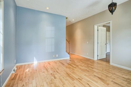 3 Florida Dr, Urbana, IL 61801-5827