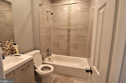 8005 Lake Pleasant Dr, Springfield VA  22153-3005 exterior