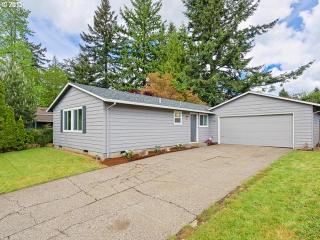 10810 82 Ave, Portland OR  97223-8408 exterior