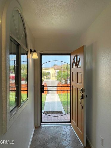 2104 Arcadia St, Oxnard, CA 93033-3806
