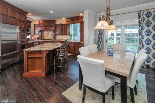 54 Ettl Cir, Princeton NJ  08540-2327 exterior