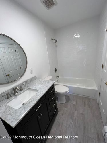 21 Eisele Ave, Tinton Falls NJ  07712-4128 exterior