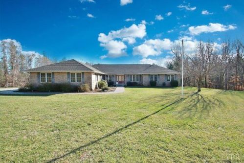 135 Carters Country Ln, Wirtz, VA 24184-3950