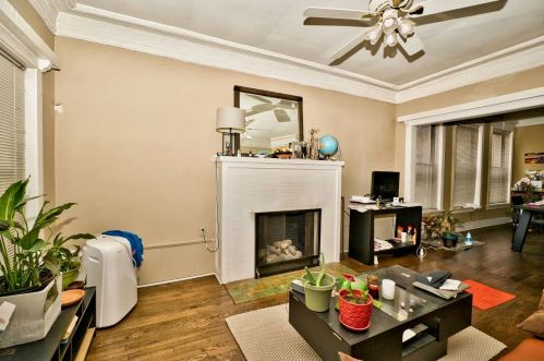 949 Hyde Park Blvd, Chicago, IL 60615-2874