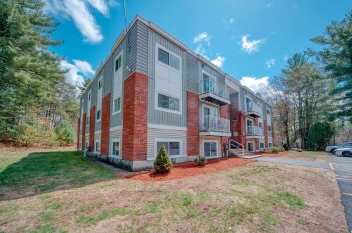 37 Constitution Dr, Londonderry, NH 03053