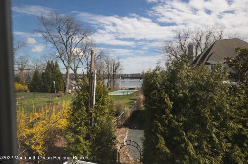 37 Hubbard Ave, Tinton Falls NJ 07701-5532 exterior