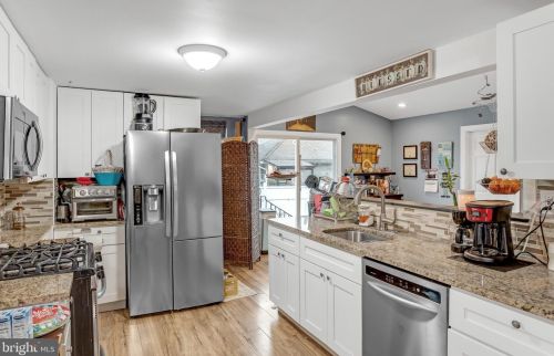 640 Preston Ave, Somerdale, NJ 08083-2122