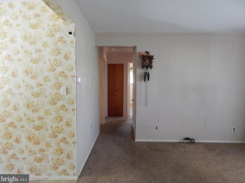 4 Stoneham Rd, Trenton NJ 08638-2745 exterior