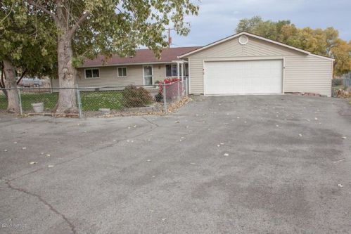 333 Johnson Rd, Selah, WA 98942-8700