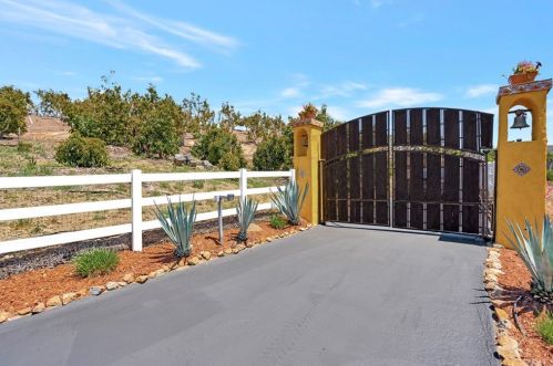 23192 De Anza Rd, Temecula, CA 92590-4100