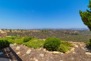 2097 White Birch Dr, Vista, CA 92081-7319