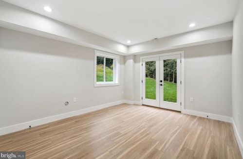 10601 Greenacres Dr, Silver Spring MD 20903-1214 exterior