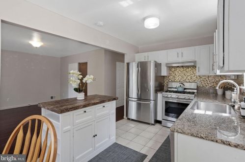 23 Grant Way, Princeton NJ  08540-1667 exterior
