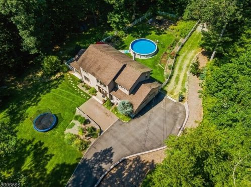 102 Drakestown Rd, Hackettstown NJ  07840-5686 exterior