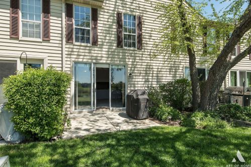 53 Fairway Dr, Glendale Heights, IL 60139-4819