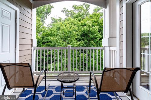 7870 Rolling Woods Ct, Springfield VA  22152-3628 exterior
